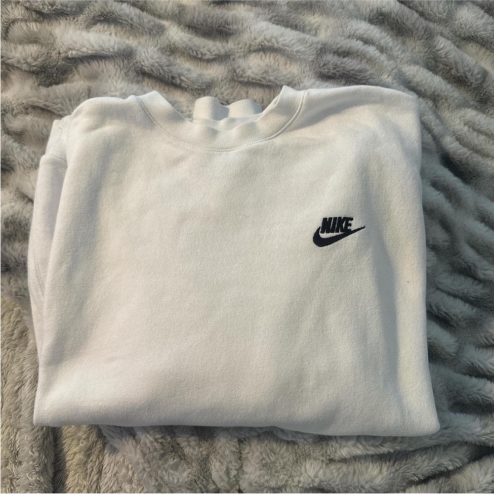 men’s white nike crewneck
